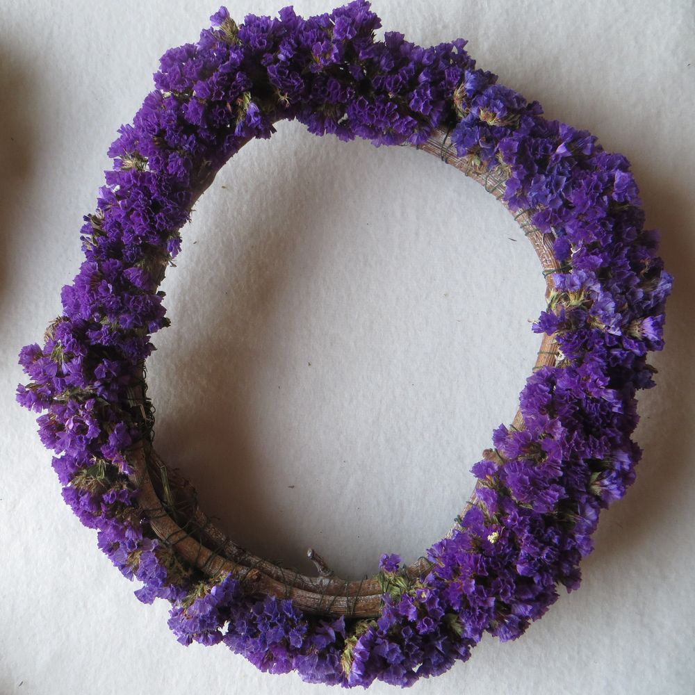 Corona flores de distintos colores