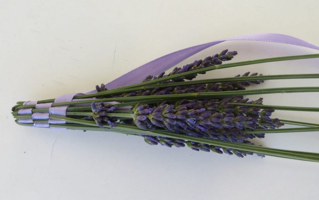 DIY lavender wands