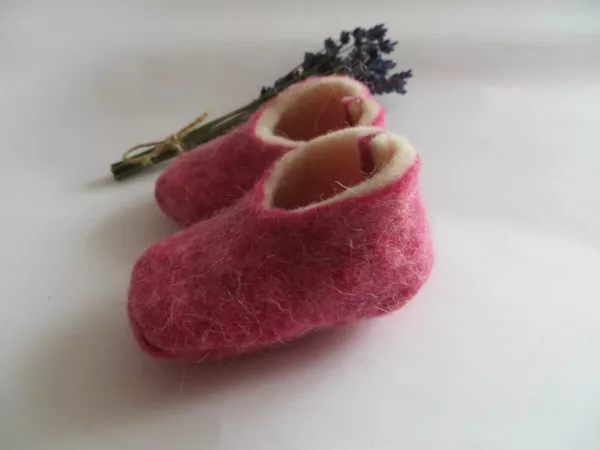 felted natural dyed babyslippers