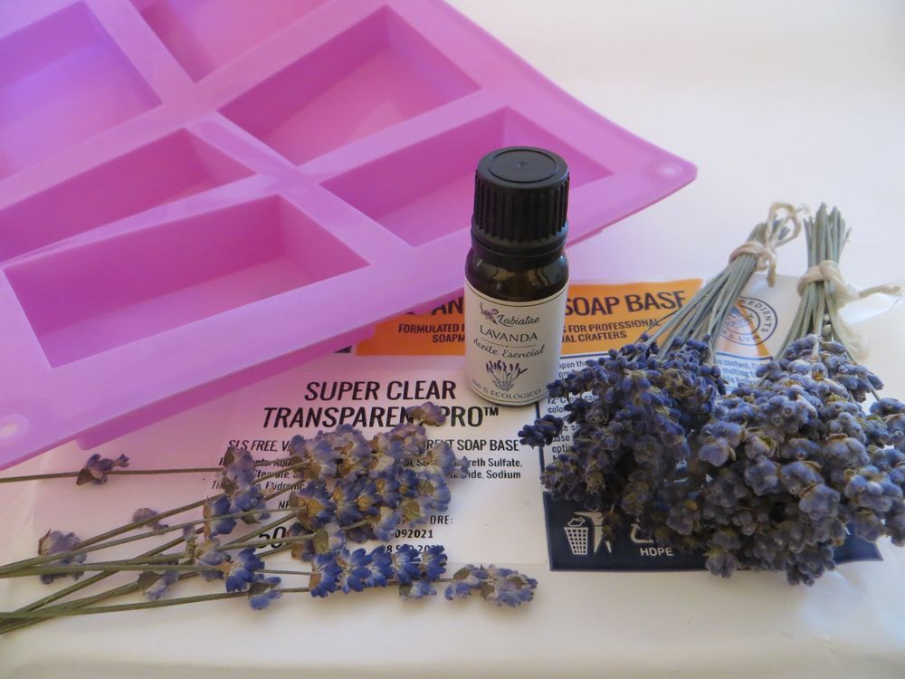 kit de fabricación de jabón de flores de lavanda transparente