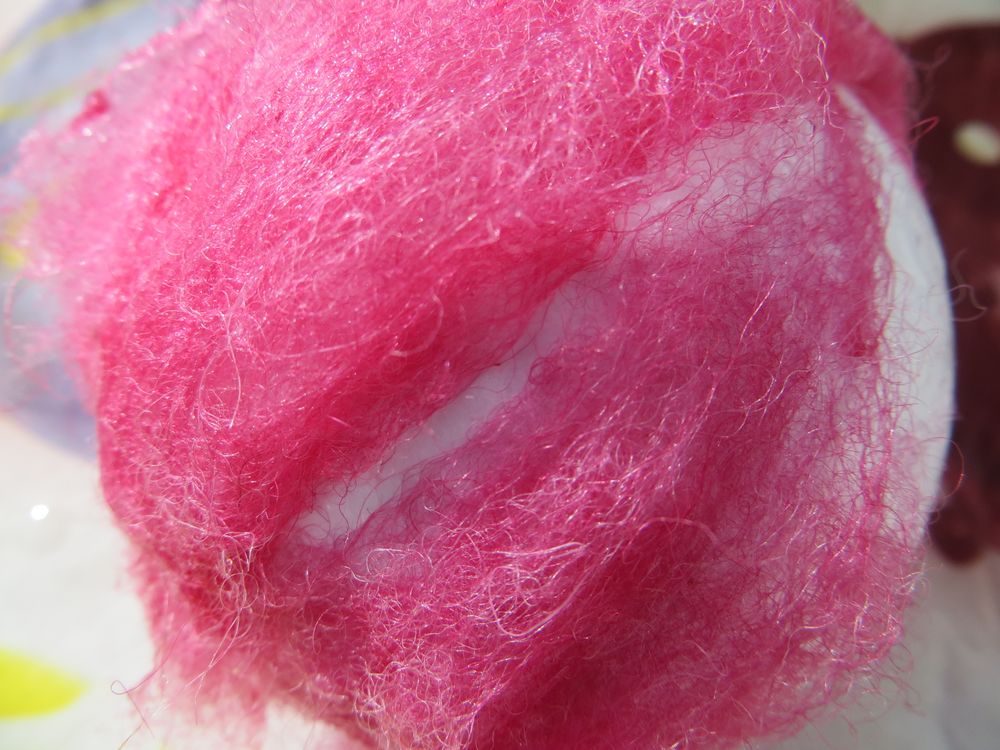 Herstellung eines Stressballs aus Wolle und Lavendel
