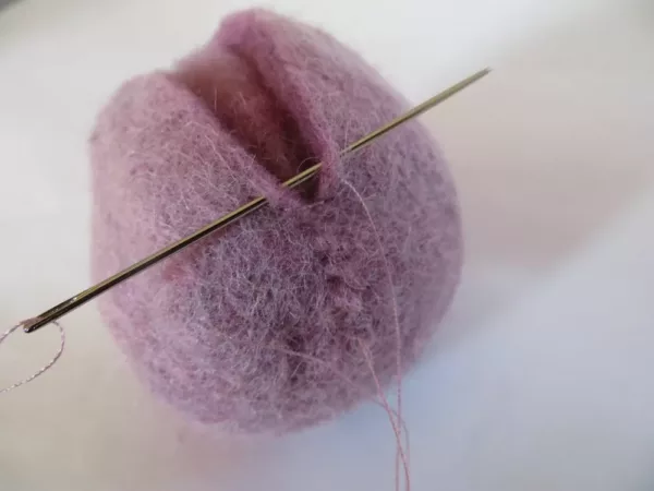 making your own anti stess ball of lavender and wool