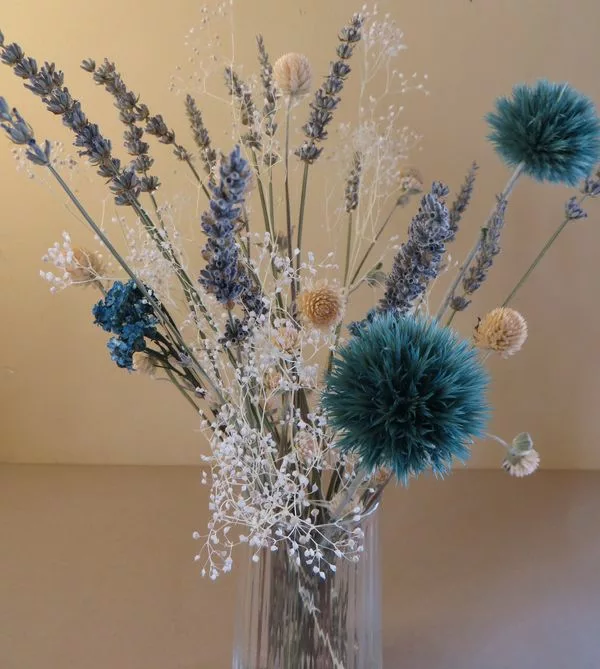turqoise dried flowers Essential.blue