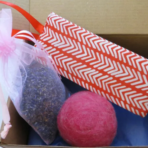 anti stress gift Essential.blue pink red - sustainable christmas gifts
