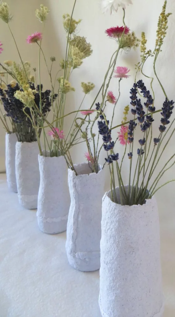 Trockenblumen mit Vase